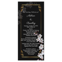 Weiße Kirschblüten und goldener Rahmen