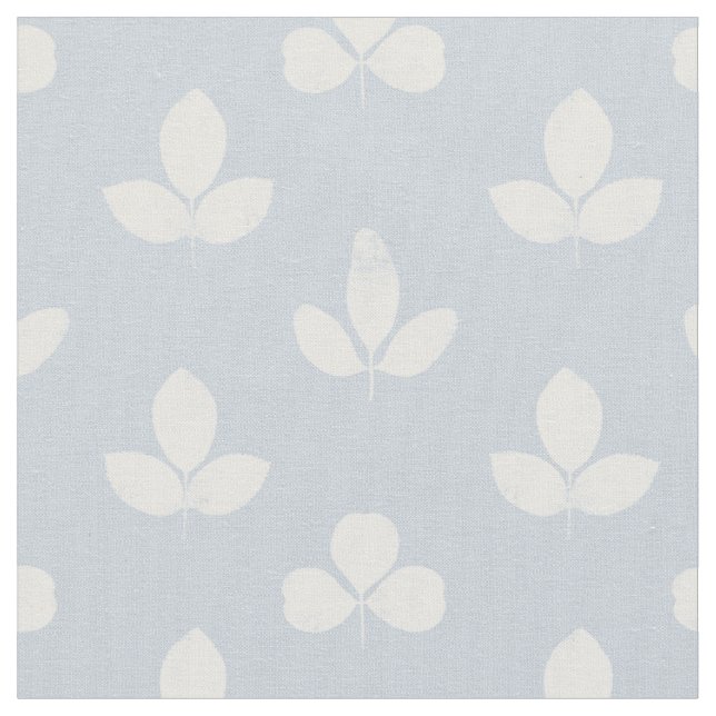 Weiße Klee auf blassrosa Blau Stoff (Nahaufnahme)