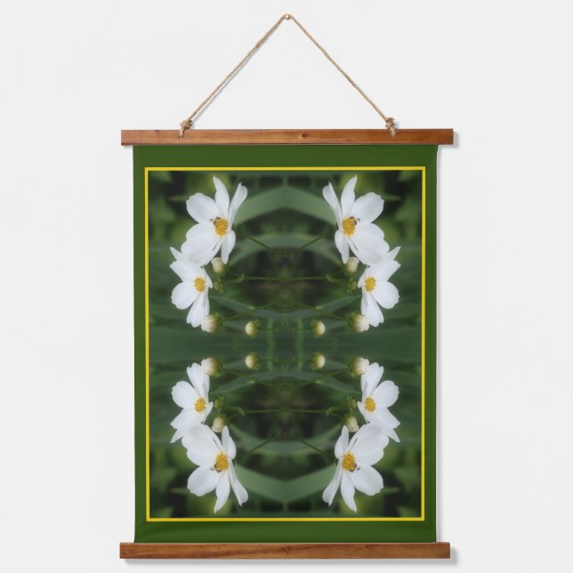 Weiße Kosmos-Blume und Abstrakte Biene Wandteppich Mit Holzrahmen (Vorderseite)