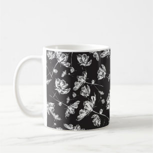 Weiße Kosmosblumen: isoliertes Muster. Kaffeetasse