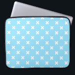 Weiße Kreuzstiche auf Babyblau Laptopschutzhülle<br><div class="desc">Weiße Kreuzstiche auf Babyblau</div>
