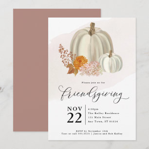 Weiße Kürbisse und Herbstblumen, Friendsgiving Einladung