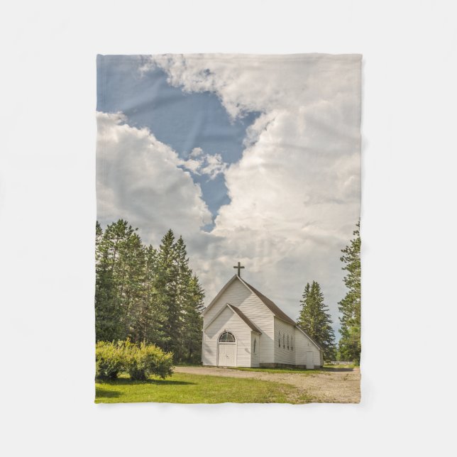 Weiße Landkirche mit Kreuz und Phantastischen Wolk Fleecedecke (Vorderseite)