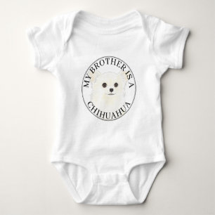 Weiße lange haarige Chihuahua Dog Big Brother Baby Strampler