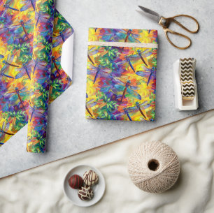 Weiße Libelle-Muster mit lebendigem Hintergrund Geschenkpapier