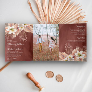 Weiße Lilie Florale Palme Pampas Zimt Hochzeit Dreifach Gefaltete Einladung