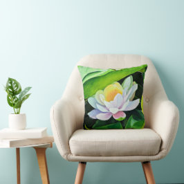 Weiße Lily-Blume auf grünen Blätter Kissen