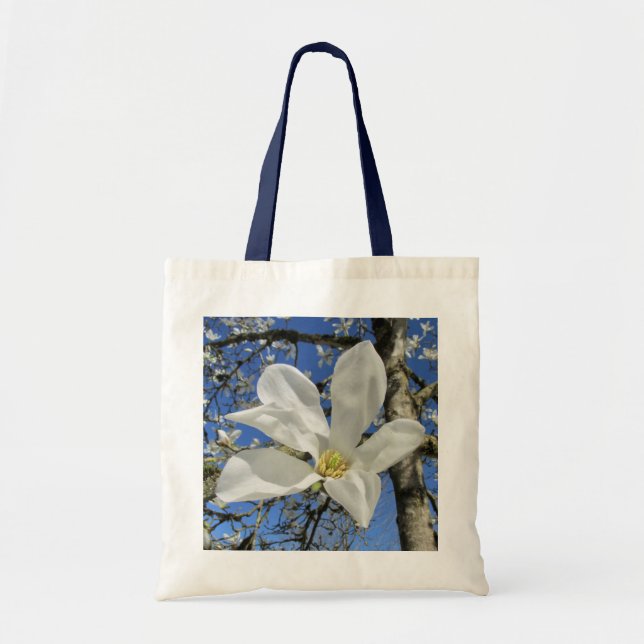 Weiße Magnolia-Blume in Bäumen. Tragetasche (Vorne)