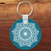 Weiße Mandala auf blauem Hintergrund