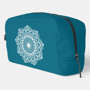 Weiße Mandala auf blauem Hintergrund Waschbeutel