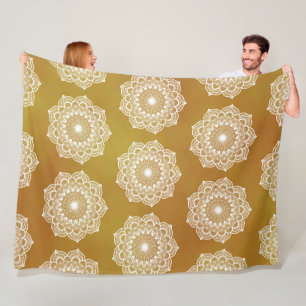 Weiße Mandala auf goldenem Hintergrund Fleecedecke