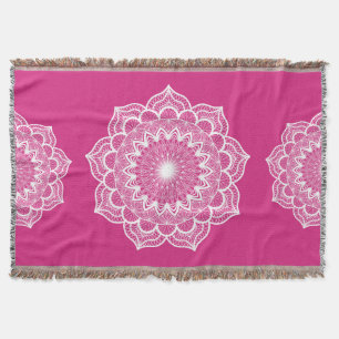 Weiße Mandala auf rosa Hintergrund Decke