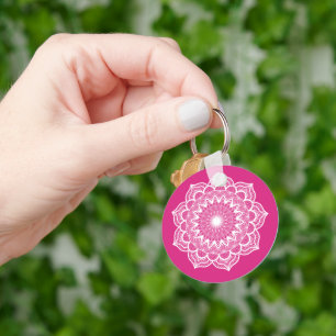 Weiße Mandala auf rosa Hintergrund Schlüsselanhänger