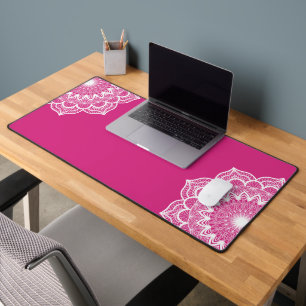 Weiße Mandala auf rosa Hintergrund Schreibtischunterlage