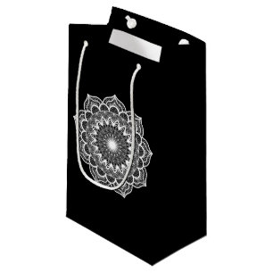 Weiße Mandala auf schwarzem Hintergrund Kleine Geschenktüte