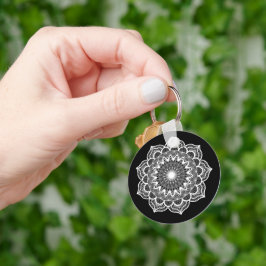 Weiße Mandala auf schwarzem Hintergrund Schlüsselanhänger