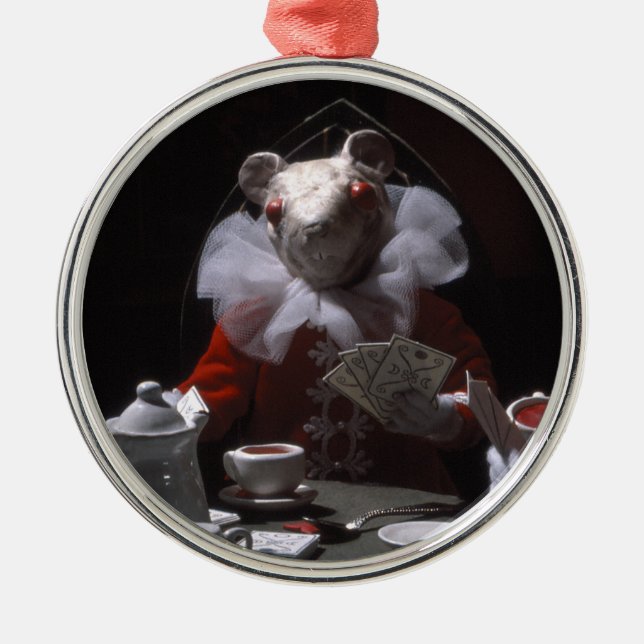 Weiße Maus aus Bluttee und rote Zeichenfolge Ornament Aus Metall (Vorne)