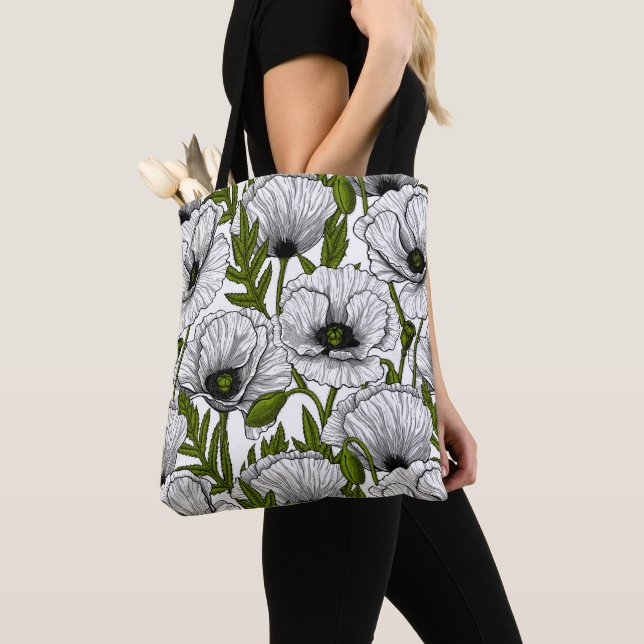 Weiße Mohnblumen in Weiß Tasche (Von Nahem)