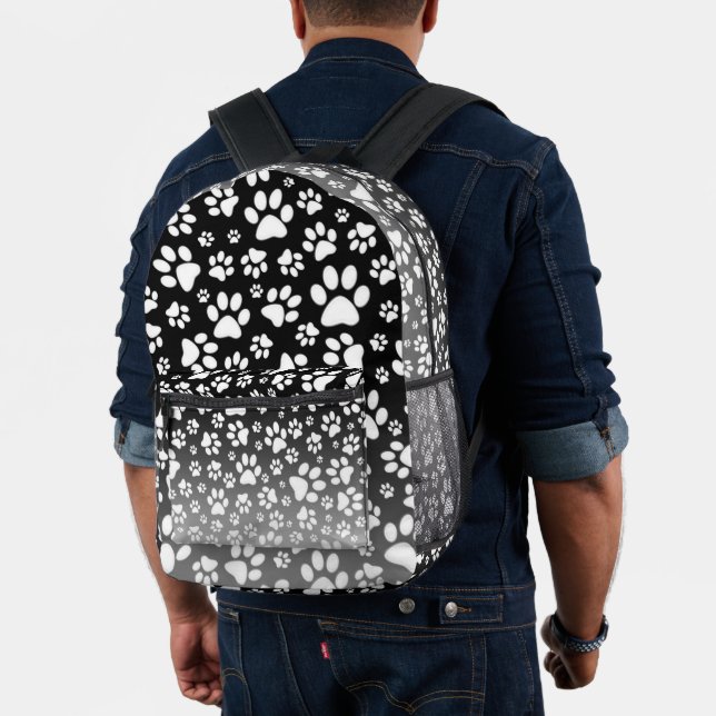 Weiße Muster-Pfoten auf Farbverlaufshintergrund Bedruckter Rucksack (Insitu (Modell))
