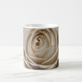 Weiße nasse Rose nahes Design Kaffeetasse
