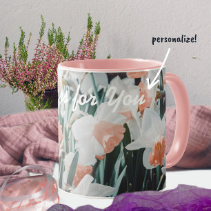 Weiße Orangendärme im Frühlingsgarten Tasse