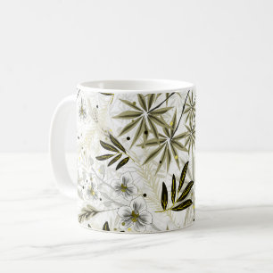Weiße Orchideen mit tropischen Blätter Kaffeetasse