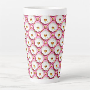 Weiße Orchideenblüten auf rosa Hintergrund mit Gol Milchtasse