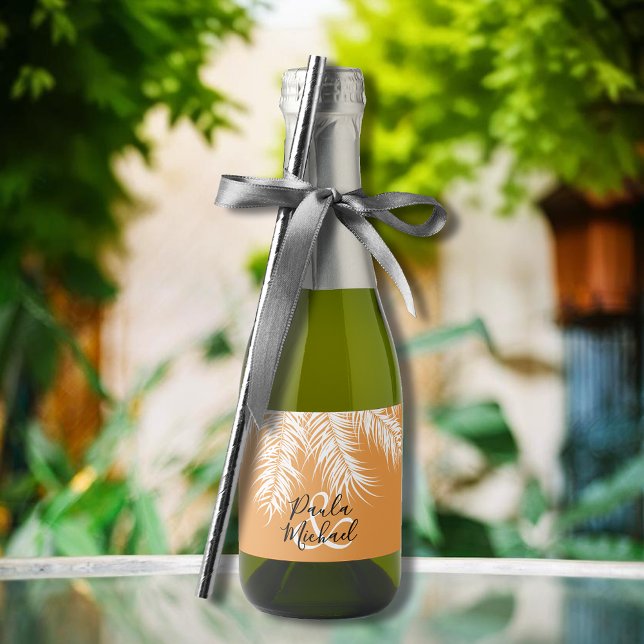 Weiße Palmenbaumfronten auf tropischen Orangenmini (White palm tree fronds on orange mini sparkling wine label personalized for your wedding)