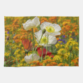 Weiße Pfeffer, die um die farbenfrohen Blume wachs Geschirrtuch