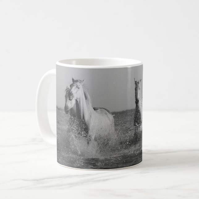Weiße Pferde, Schwarzweißfotografie Kaffeetasse (Vorderseite Links)