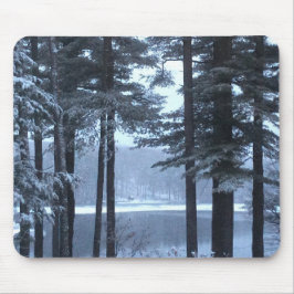 Weiße Pines in blauem Licht — Mousepad