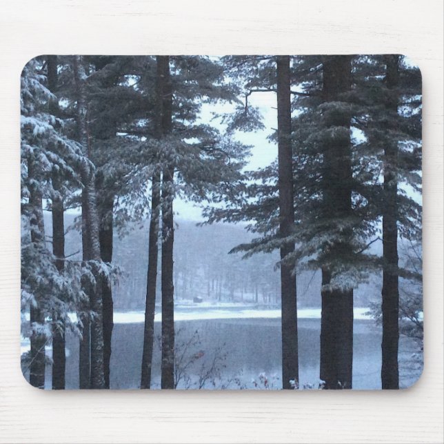 Weiße Pines in blauem Licht — Mousepad (Vorne)
