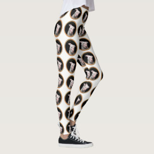 Weiße Pitbulle mit roten Küssen über sein Gesicht. Leggings
