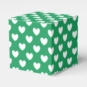 Weiße Polka-Herzen auf Kelly Green Geschenkschachtel