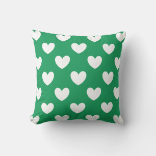 Weiße Polka-Herzen auf Kelly Green Kissen
