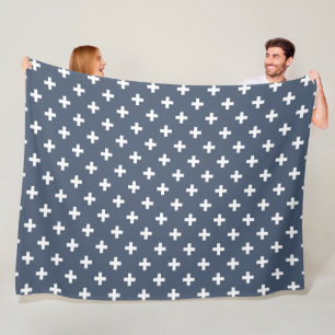 Weiße Polka-Kreuze auf blau-grau Fleecedecke