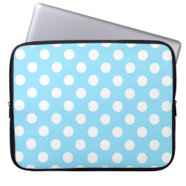 Weiße Polka-Punkte auf blass blau Laptopschutzhülle