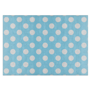 Weiße Polka-Punkte auf blass blau Schneidebrett