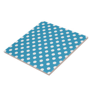 Weiße Polka-Punkte auf dem Pfauenblauen Hintergru Fliese