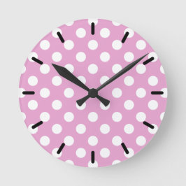 Weiße Polka-Punkte auf hellrosa Runde Wanduhr