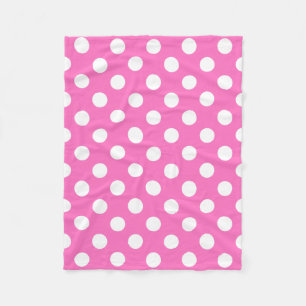 Weiße Polka-Punkte auf rosa Fleecedecke