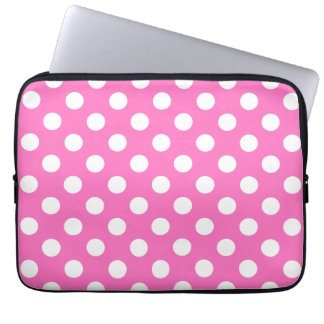 Weiße Polka-Punkte auf rosa Laptopschutzhülle