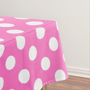 Weiße Polka-Punkte auf rosa Tischdecke