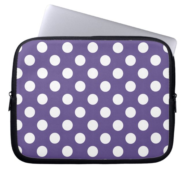 Weiße Polka-Punkte auf Ultraviolett Laptopschutzhülle (Vorderseite)