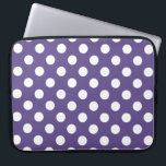 Weiße Polka-Punkte auf Ultraviolett Laptopschutzhülle<br><div class="desc">Pantone's Farbe des Jahres für 2018 ist ultraviolett.</div>