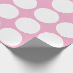 Weiße Polka-Punkte geometrisches Muster hellrosa Geschenkpapier<br><div class="desc">Konzipiert mit weißen Punktmustern im massiven rosa Hintergrund. Sie können die Hintergrundfarbe beliebig ändern. Ideal für Geburtstage,  Ferien oder Feiern oder Events!</div>