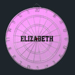 Weiße Punkte rosa Muster Dartscheibe<br><div class="desc">Ein charmantes Design mit weißen,  winzigen Polka-Punkten verstreut über einen rosa Gradienten Hintergrund und schafft ein skurriles und elegantes Muster. Die sanften Farbvarianten verleihen der Farbskala Tiefe und Dimension,  sodass sie sich ideal für eine spielerische Touch eignet.</div>