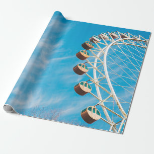 Weiße Riesenrad unter klarem Himmel am Morgen Geschenkpapier