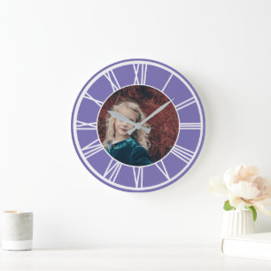 Weiße römische Ziffern Grenze Helllila Foto Rund Große Wanduhr