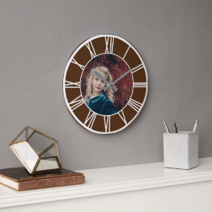 Weiße römische Ziffern Umrandung Braun Foto rund Große Wanduhr